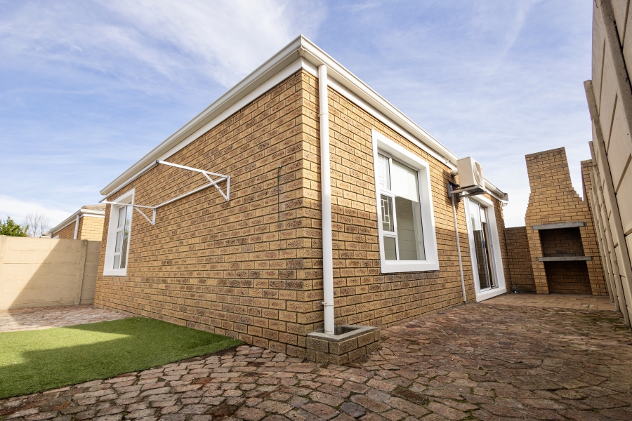 2 Bedroom Property for Sale in Sonstraal Heights Western Cape